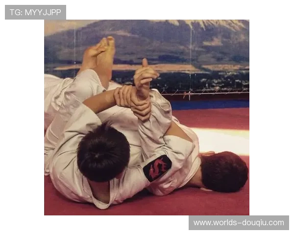 斗球直播官网支持多平台同步观看，享受高清无延迟的UFC直播体验